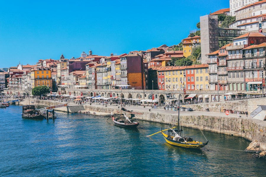 Vista de los tejados y las calles de Lisboa